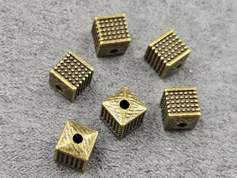 Бусини 6 мм 17 шт колір бронза