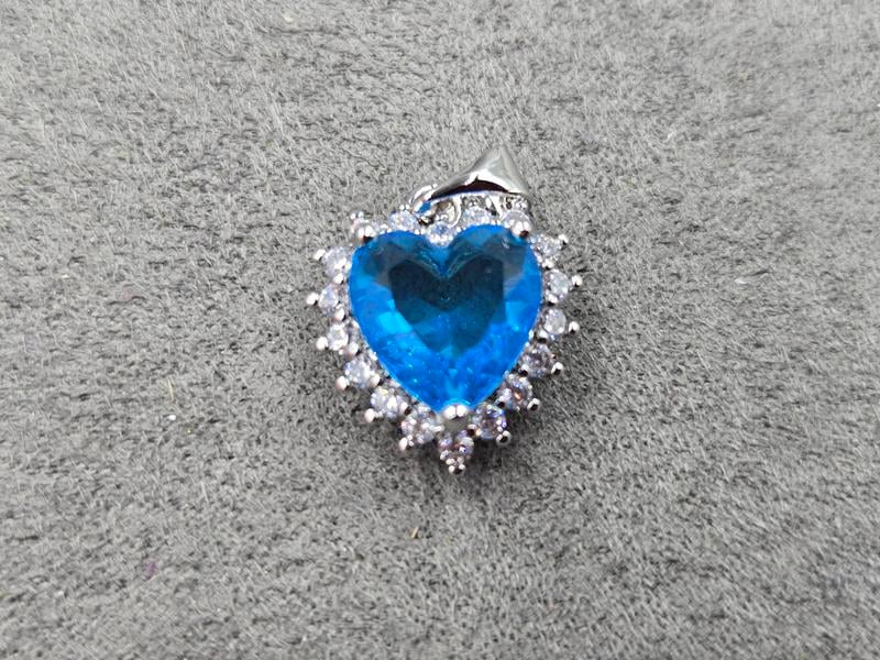 Підвіска блакитне серце 15 мм колір сталь (гіпоалергений сплав)