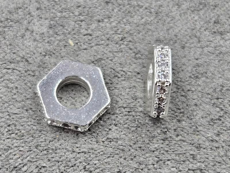 Рондель 9,6*2 мм колір срібло з білими стразами (гіпоалергений сплав)