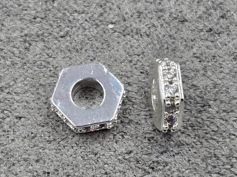 Рондель 8*2 мм колір срібло з білими стразами (гіпоалергений сплав)