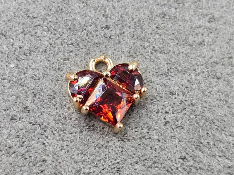 Підвіска серце темно червоне 10 мм колір золото (гіпоалергений сплав)