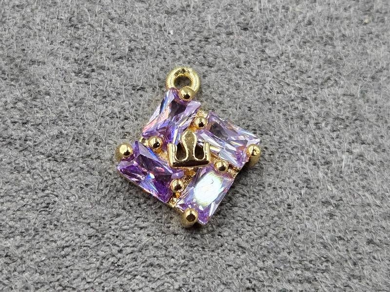 Підвіска 12*14 мм з бузковими стразами колір лимонне золото (гіпоалергений сплав)