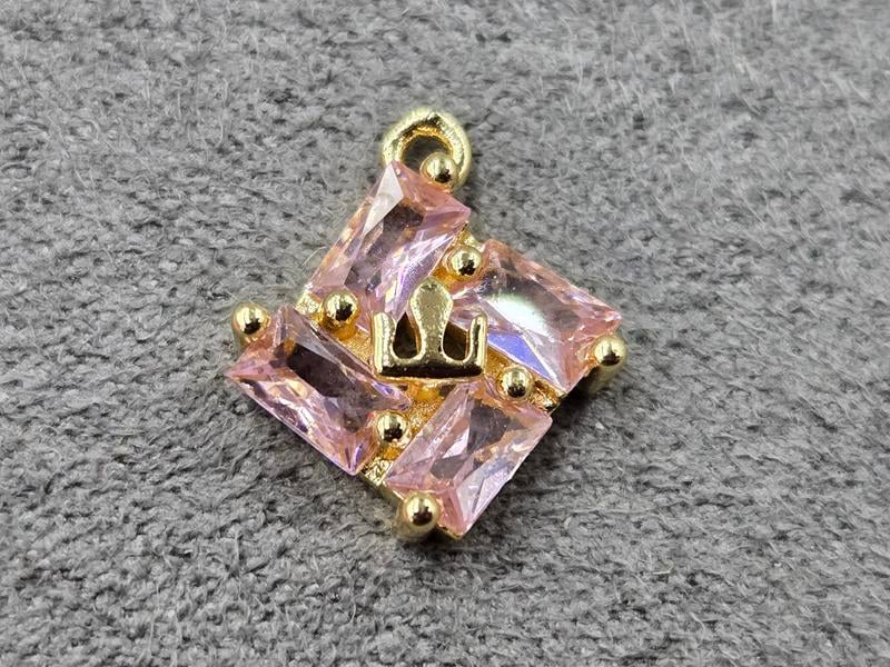 Підвіска 12*14 мм з рожевими стразами колір лимонне золото (гіпоалергений сплав)