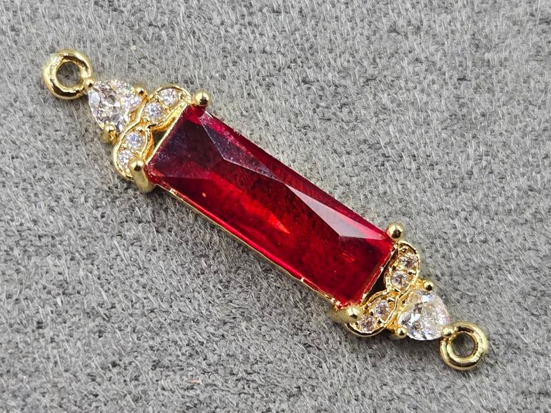 Конектор 7*32 мм з червоним стразом колір золото (гіпоалергений сплав)