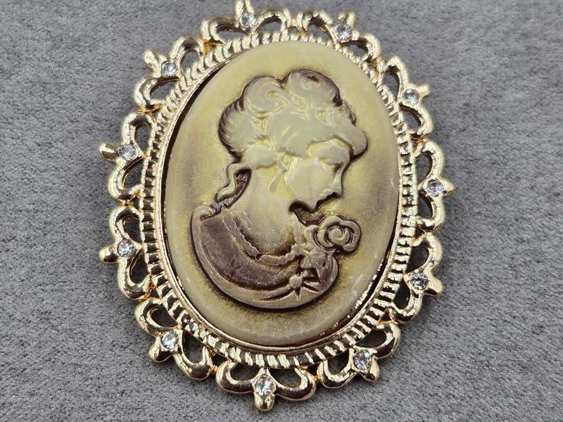 Брошка *камея* 45*53 мм золото