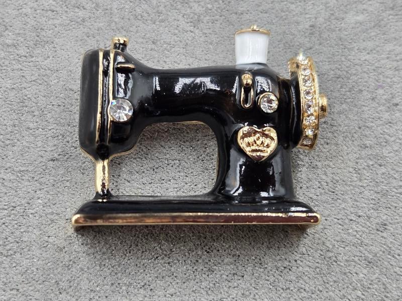Брошка *швейна машинка* 34*28 мм колір золото