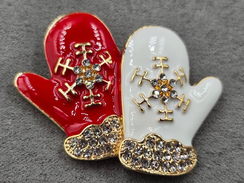 Брошка *рукавиці* 43*37 мм