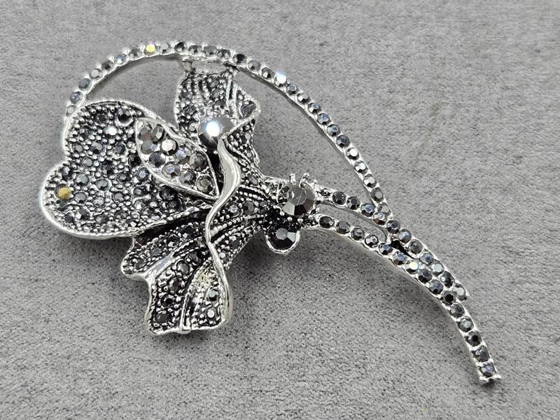 Брошка 42*72 мм під крапельне срібло