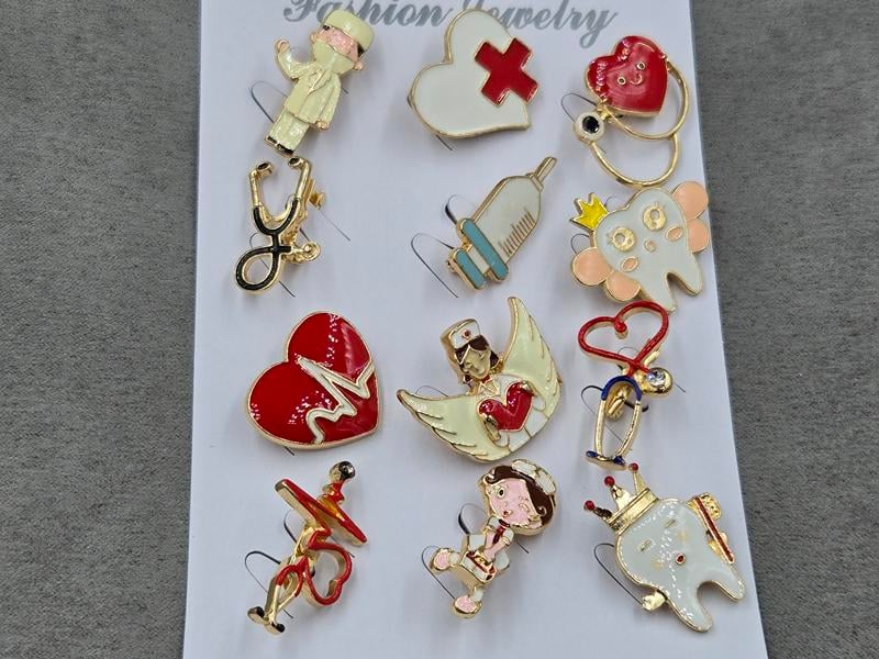 Набор брошек 12 шт висота ~ 2,5-3 см колір золото