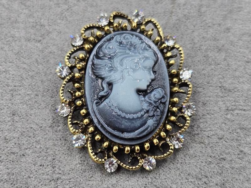 Брошка *камея* 29*35 мм колір золото