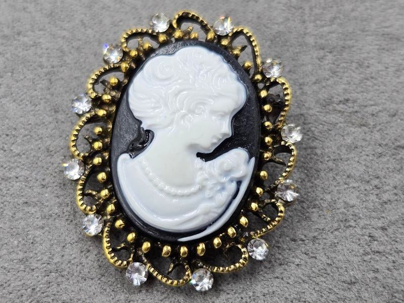 Брошка *камея* 28*35 мм колір золото