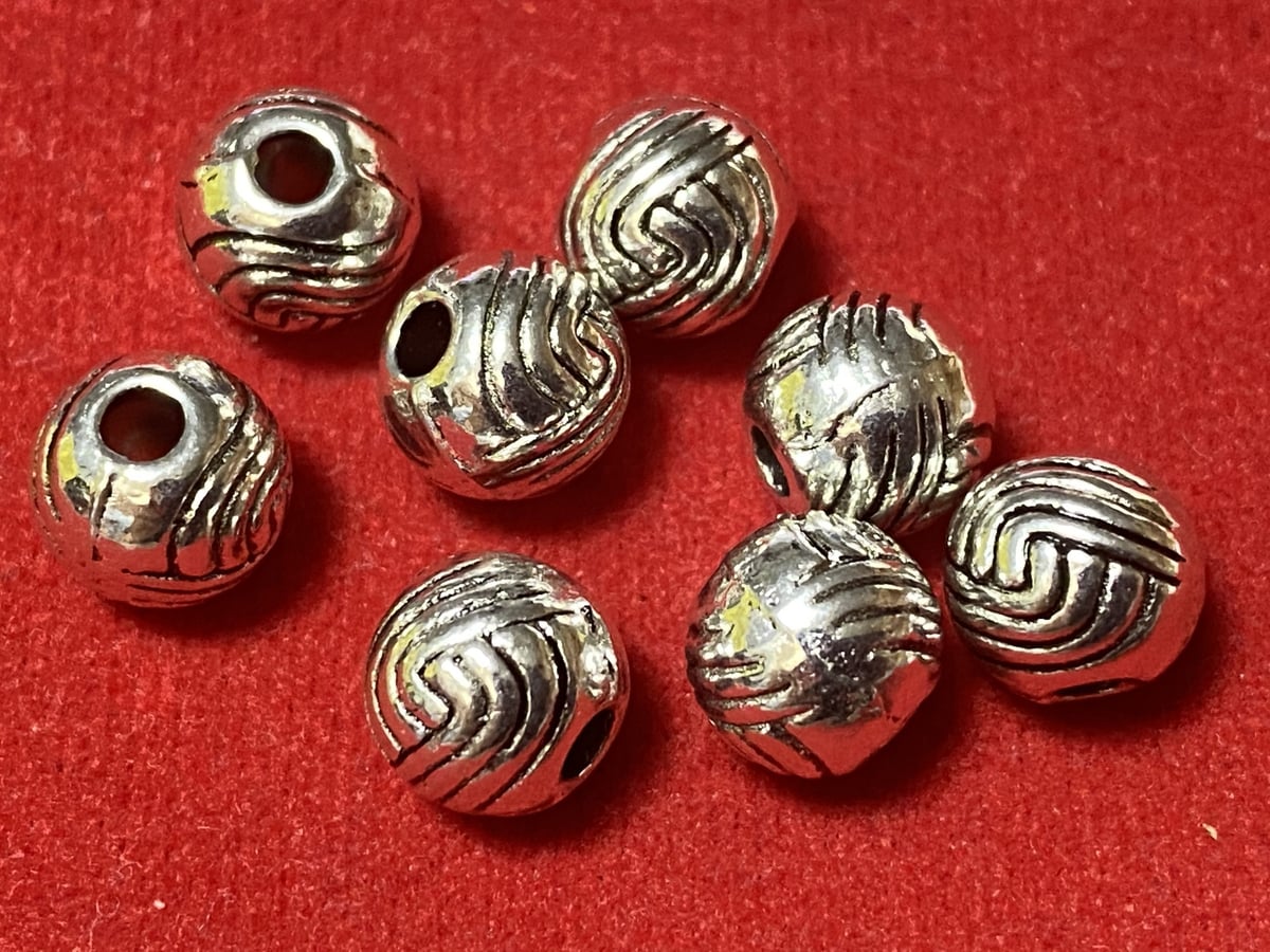 Бусина 8 мм 17 шт металічна