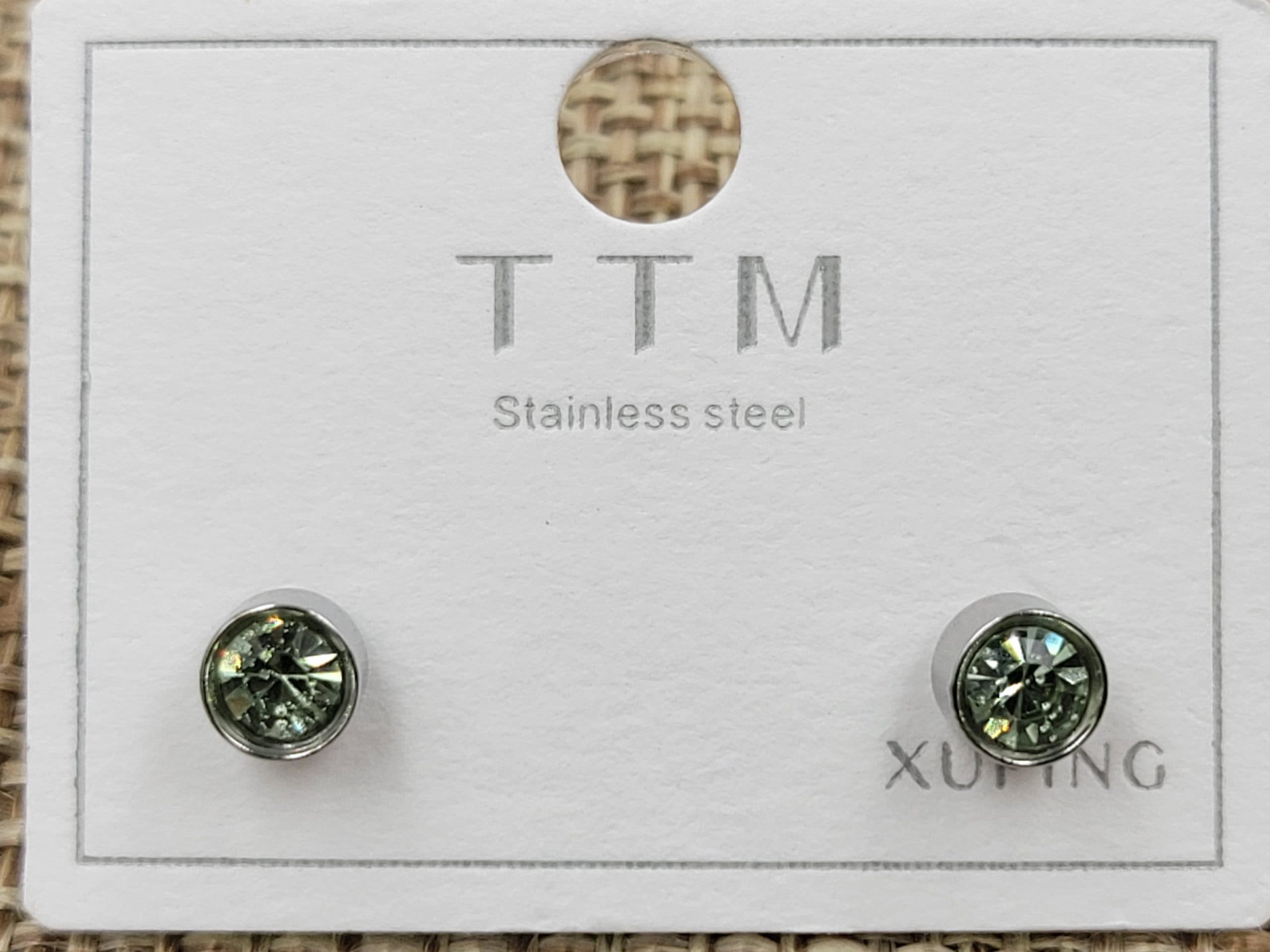 Гвоздики ТТМ Xuping з світло-зеленим фіанітом 5 мм родий