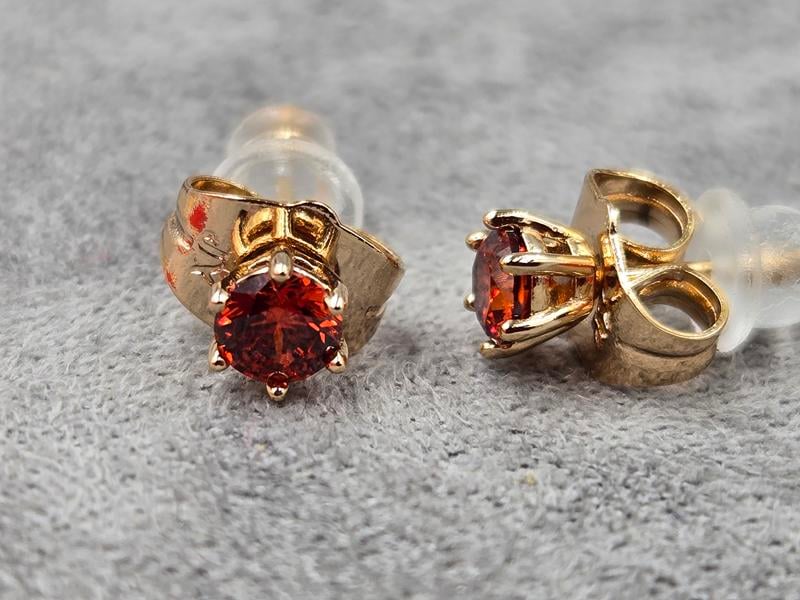 Гвоздики Xuping з червоним стразом колір 18к