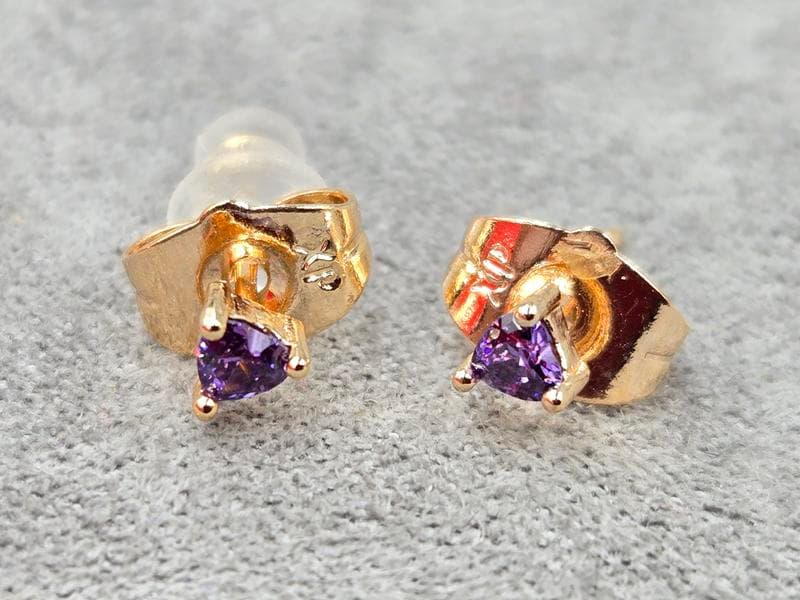 Гвоздики M&L Xuping серце с аметистовим стразом 3 мм колір 18к