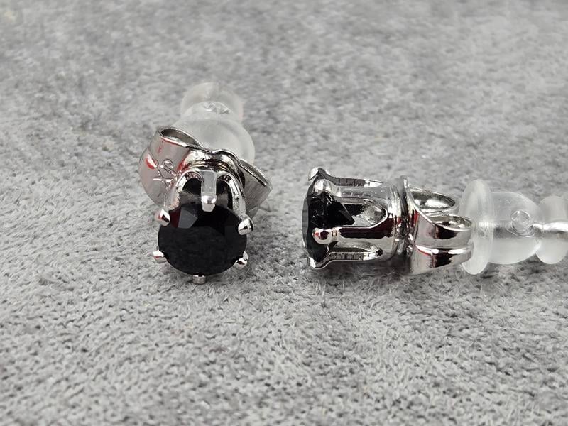 Гвоздики Xuping з чорним стразом 5 мм родій